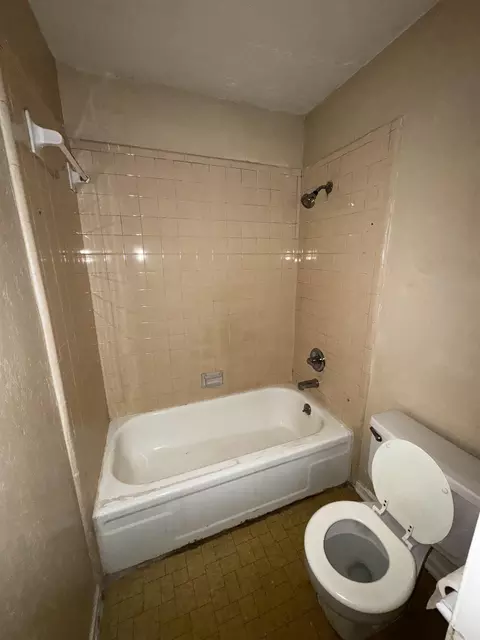Bath - 100 E Aurora St #331, Laredo, TX 78040 photo 3 of 3