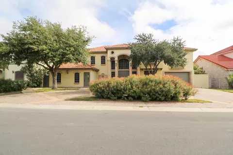 208 Crater Lake Dr, Laredo, TX 78041