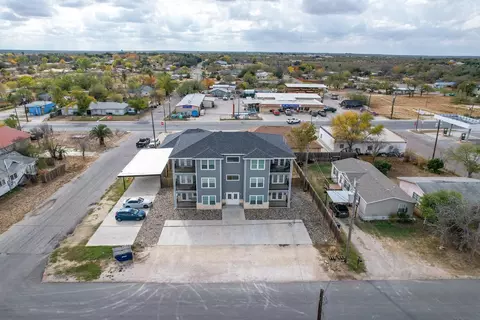 1200 W Houston St, Carrizo Springs, TX 78834