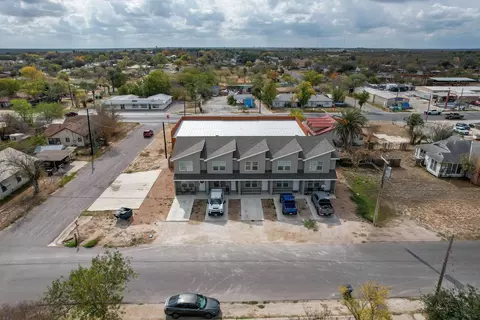 1100 W Houston St, Carrizo Springs, TX 78834