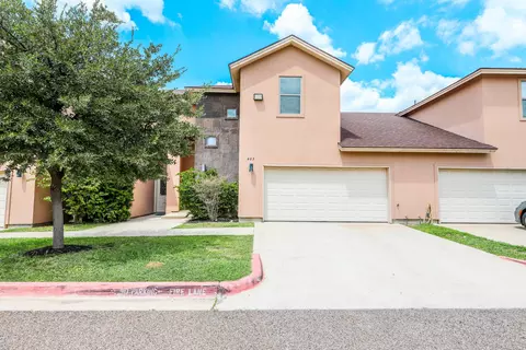 10510 Sandia Dr #402, Laredo, TX 78046