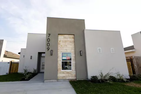 7009 Molinos Dr, Laredo, TX 78046