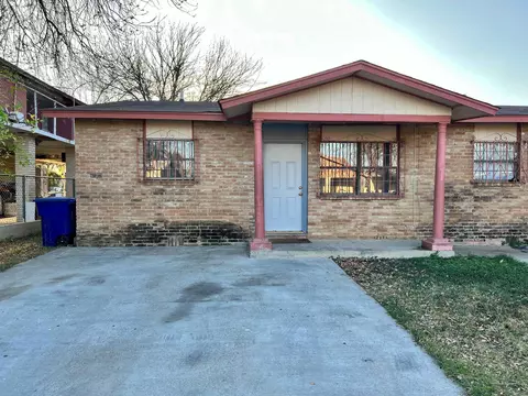 202 Lobo Lp, Laredo, TX 78045