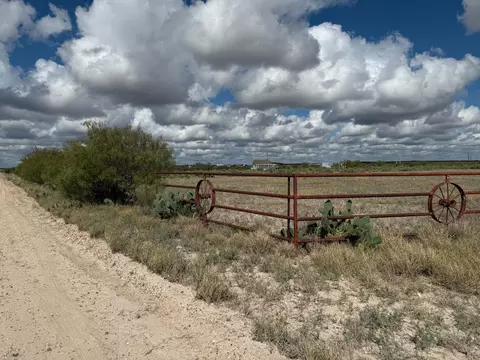 440 Norte Rd, Laredo, TX 78044 photo 3