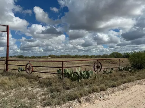 440 Norte Rd, Laredo, TX 78044 photo 4