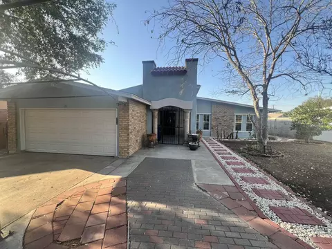 312 Candlewood Rd, Laredo, TX 78045