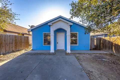 322 Ocean Dr, Laredo, TX 78043