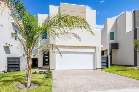 7525 Cresta Bella St, Laredo, TX 78041