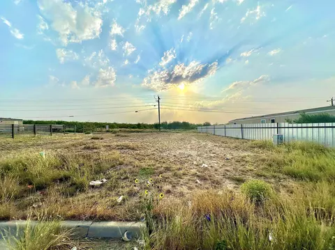 608 Palo De Rosa Loop, Laredo, TX 78043