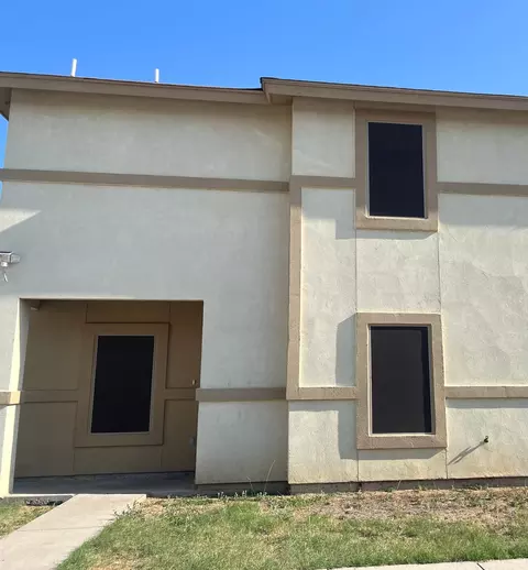 1014 Ranchway Dr #4, Laredo, TX 78045