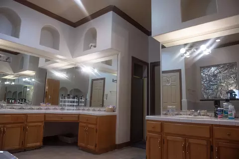 Bath - 8912 Siller Lp, Laredo, TX 78045 photo 2 of 3
