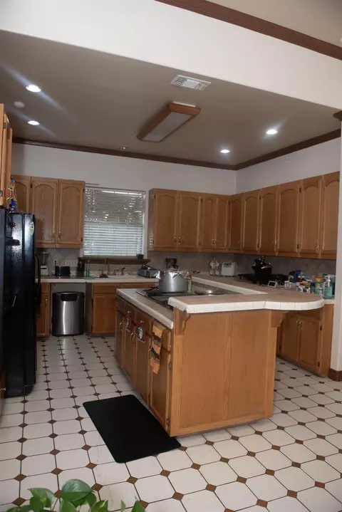 Kitchen - 8912 Siller Lp, Laredo, TX 78045 photo 1 of 1
