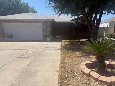 8704 Yucatan Lp, Laredo, TX 78045