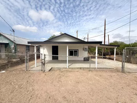 2204 Camp St, Laredo, TX 78040