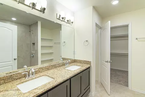 Bath - 5607 Lone Star Loop, Laredo, TX 78046 photo 1 of 1
