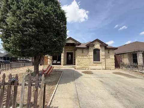4102 Alemany St, Laredo, TX 78046
