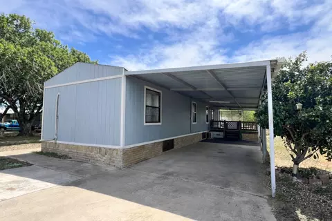 134 Sunshine Ln, Zapata, TX 78076