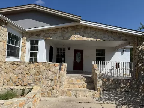 304 E Croydon Pl E, Laredo, TX 78045