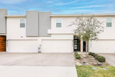 9921 Borna #9921, Laredo, TX 78045