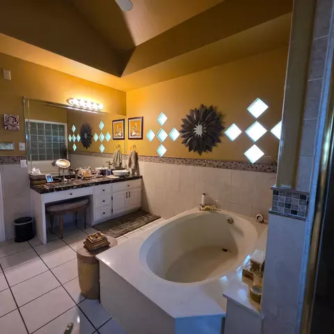 Bath - 1310 Nicklaus Lp, Laredo, TX 78045 photo 1 of 3
