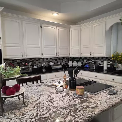 Kitchen - 1310 Nicklaus Lp, Laredo, TX 78045 photo 3 of 4