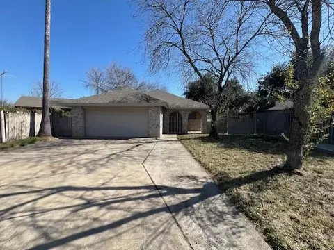 8635 Oakridge Lp, Laredo, TX 78045 photo 1