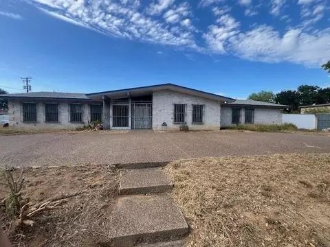 2102 Willow St, Laredo, TX 78043