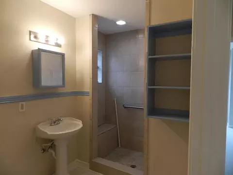 Bath - 5743 St Charles Lp, Laredo, TX 78046 photo 3 of 4