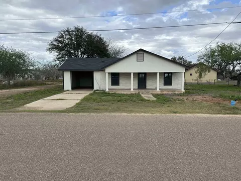 704 N Dagmar, Hebbronville, TX 78361