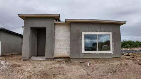 6015 Seminario Ln, Laredo, TX 78046