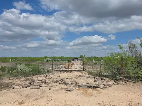 000 Las Lomas Rd, Laredo, TX 78043