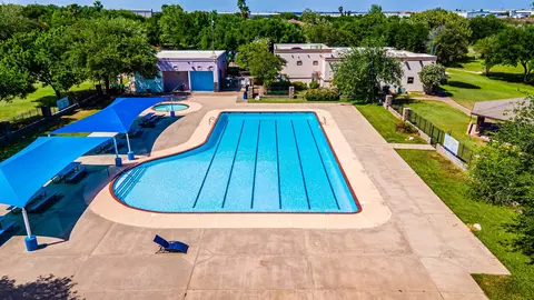 109 Mockingbird Ct, Laredo, TX 78045 photo 13