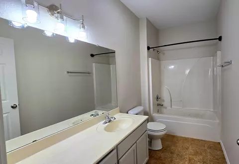 Bath - 11119 Capistran Lp, Laredo, TX 78045 photo 2 of 2