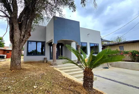 Exterior - 1017 12 E Lyon St, Laredo, TX 78040 photo 7 of 10