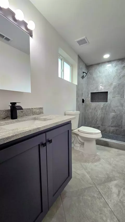 Bath - 1017 12 E Lyon St, Laredo, TX 78040 photo 1 of 4