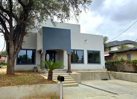 Exterior - 1017 12 E Lyon St, Laredo, TX 78040 photo 5 of 10