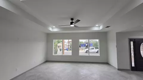 Living - 1017 12 E Lyon St, Laredo, TX 78040 photo 2 of 4