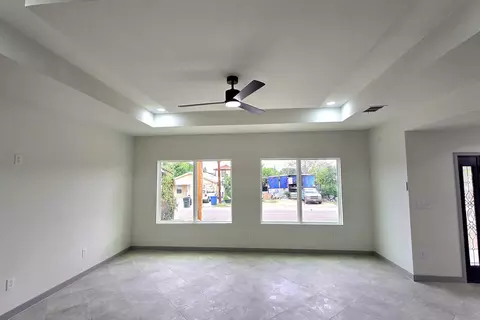 Living - 1017 12 E Lyon St, Laredo, TX 78040 photo 3 of 4