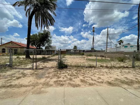 1906 Santa Ursula Ave, Laredo, TX 78040