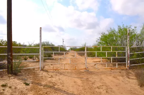 229 Four Point Rd, Laredo, TX 78045