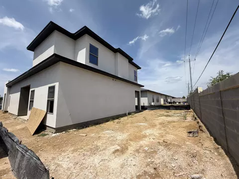 1016 Noyola Loop, Laredo, TX 78046 photo 10