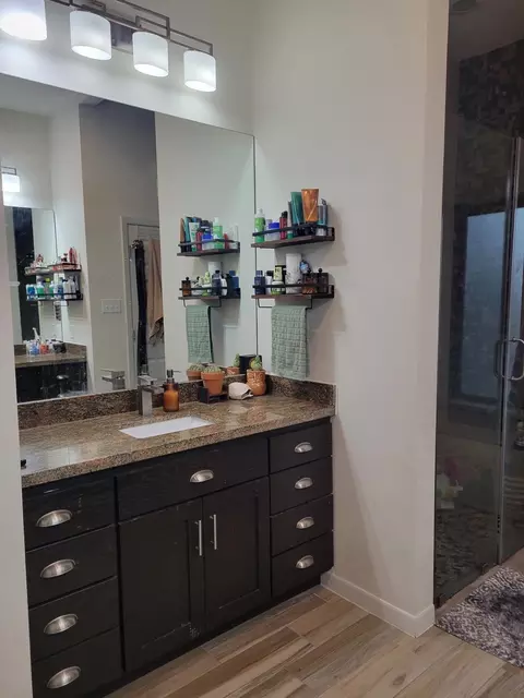 Bath - 1613 Tabasco Dr, Laredo, TX 78046 photo 1 of 4