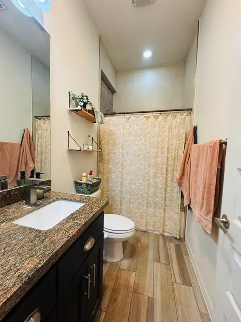 Bath - 1613 Tabasco Dr, Laredo, TX 78046 photo 4 of 4