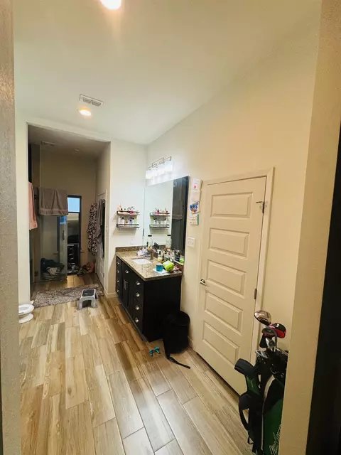 Bath - 1613 Tabasco Dr, Laredo, TX 78046 photo 3 of 4