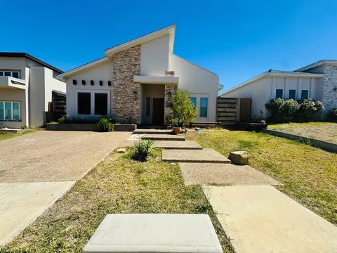 Exterior - 1613 Tabasco Dr, Laredo, TX 78046 photo 3 of 8
