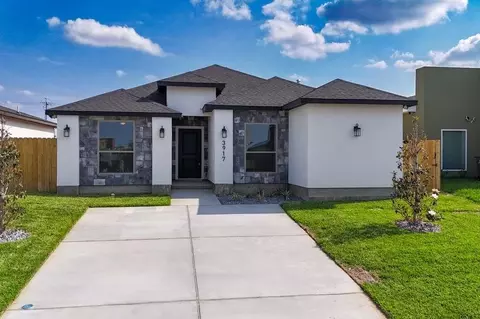 3917 Yoyis St, Laredo, TX 78046