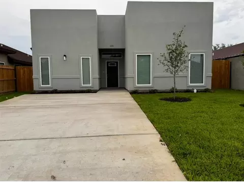 135 Asturias Cts, Laredo, TX 78046