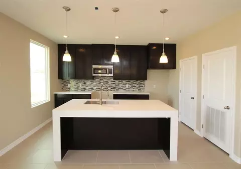 Kitchen - 7917 Elka Lp, Laredo, TX 78045 photo 3 of 3