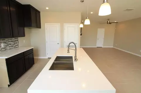 Kitchen - 7917 Elka Lp, Laredo, TX 78045 photo 2 of 3