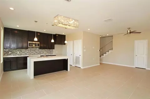 Living - 7917 Elka Lp, Laredo, TX 78045 photo 4 of 6